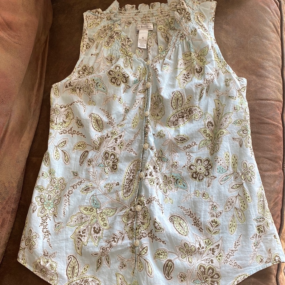 Vintage Bass & Co sleeveless top. Super cute light blue cotton. Size medium.